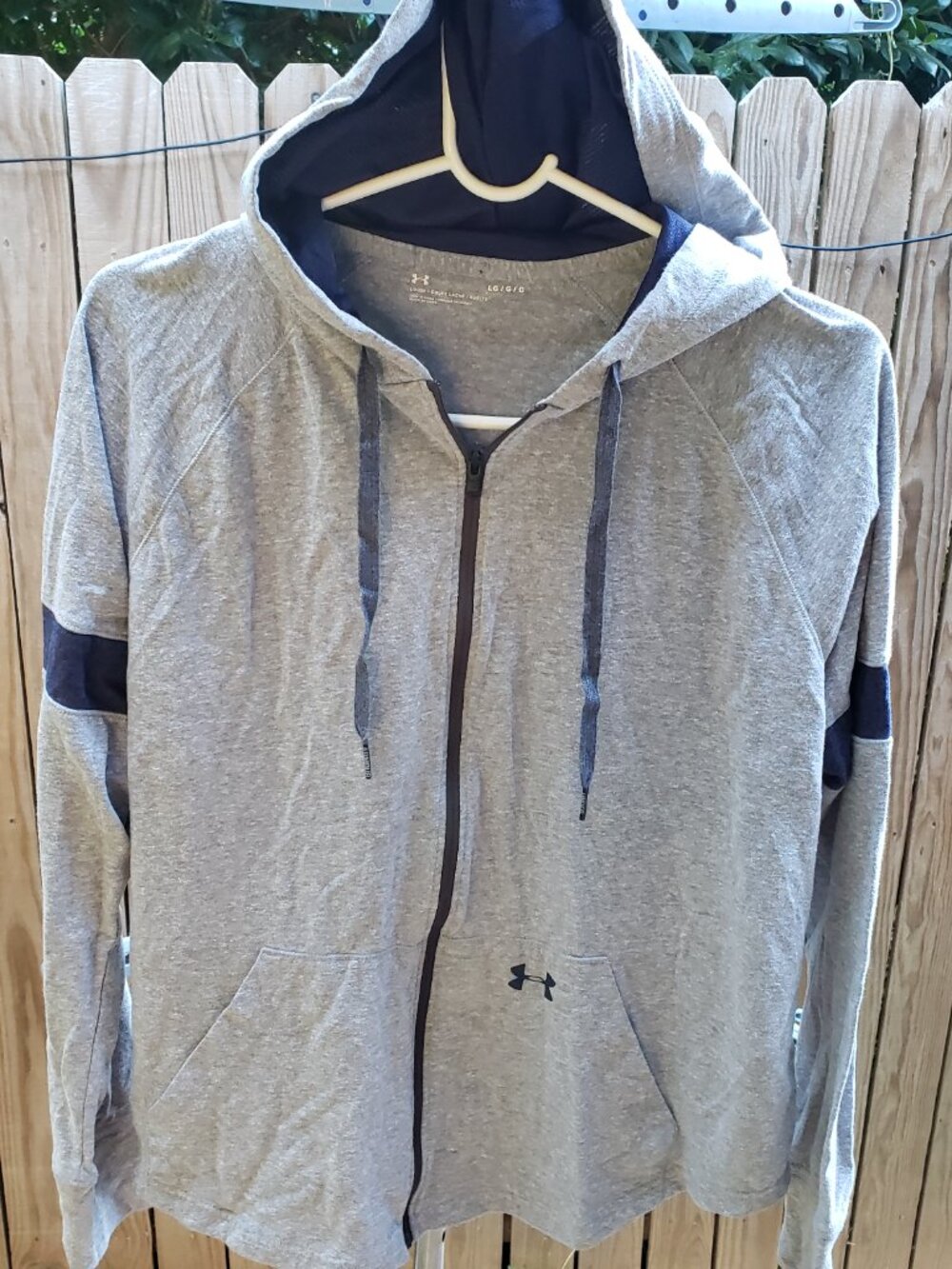 EUC UNDER ARMOUR heather grey super soft hoodie tee pockets (L)